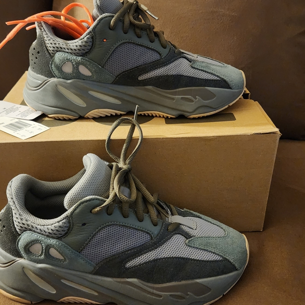 Yeezy Boost 700 Teal Blue sz 6.5 *Orange Laces* - Picture 11 of 12
